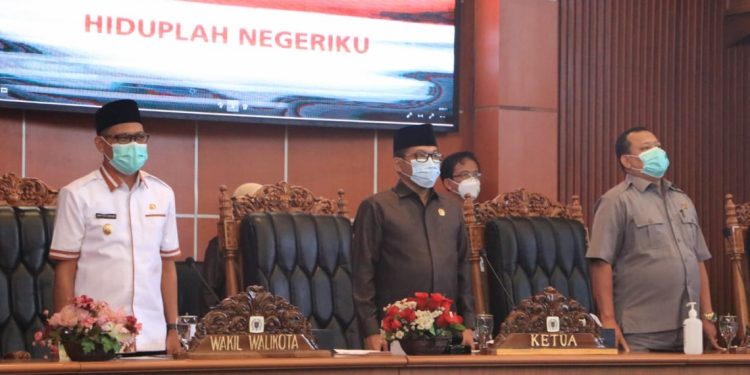 FRAKSI GOLKAR, DPP, PKB-PSI SAMPAIKAN PANDANGAN UMUM TERHADAP TIGA RAPERDA INISIATIF PEMKOT