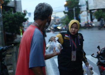 Libatkan Seluruh Dapur Operasional, SiJum Depok Bagikan Takjil