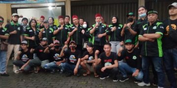 FBR Gardu G353 Cimanggis Berbagi Ratusan Takjil Di Depan Pintu perumahan pondok Cibubur