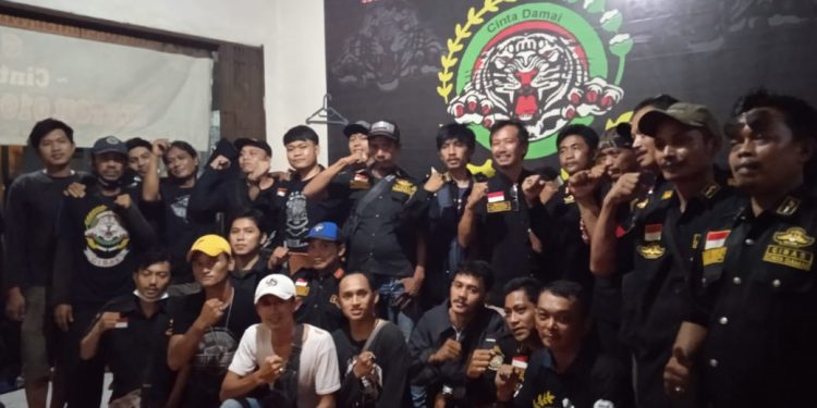 Ketua Gibas Sektor Jatisampurna Serahkan SK Gibas Sub Jatiraden Dan Jatiranggon