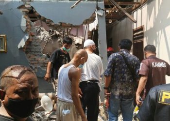 Crane Bongkaran Tower Air Timpa Rumah Warga, PDAM Tirta Asasta Minta Maaf