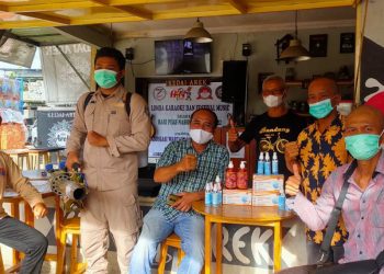 Damkar Kota Depok Penyemprotan Disinfektan di Kedai Arek Sebelum Acara Lomba Karaoke dan Festival Music (HPN) 2022