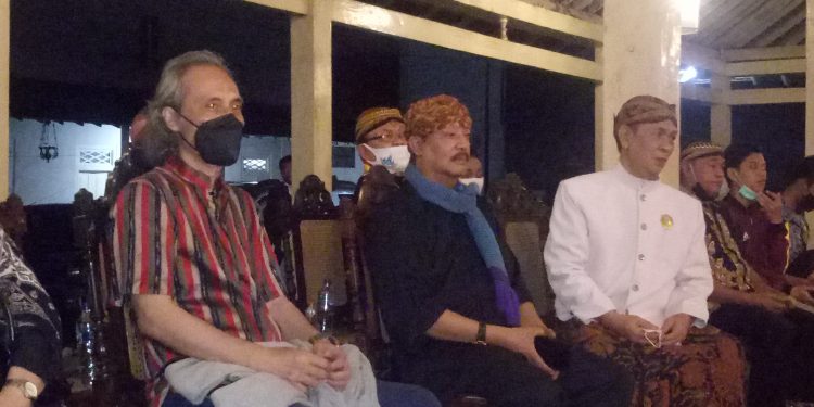 Tetapkan Putra Mahkota , PB XIII Gelar Ringgit Dengan Lakon Parikesit Jumeneng Ratu di Sasana Mulya