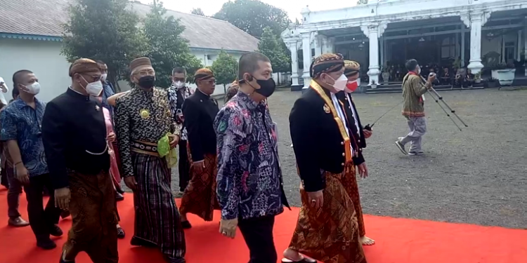 Keraton Surakarta Gelar Jumenengan ke-18 La Nyala Mataliti Hadir Pakai Beskap