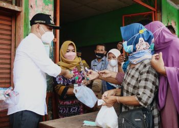 Pendistribusian Minyak Goreng Murah, diBagikan Bupati diJepara Utara