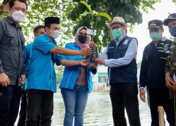 PK KNPI Cipayung Tanam Ribuan Benih Ikan dan Pohon Di Setu Citayem