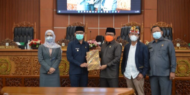 Rapat Paripurna DPRD Kota Depok Dalam Rangka Penyampaian Pandangan Umum Fraksi Golkar Terhadap 6 Raperda Kota Depok Tahun 2022