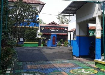 Vendor Seragam Sekolah Beroperasi Di SMP 2 Depok, Patok Harga 600 Ribu