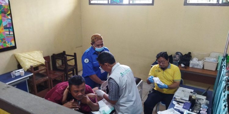 Alumni SMP 1 Cimanggis angkatan 1986 Mengelar Khitanan Massal