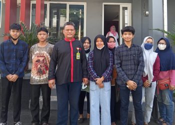 Sukses Perjuangkan 31 Siswa Dari Keluarga Miskin. DKR Depok : “Jangan Ada Lagi Yang Jualan Bangku Sekolah!”