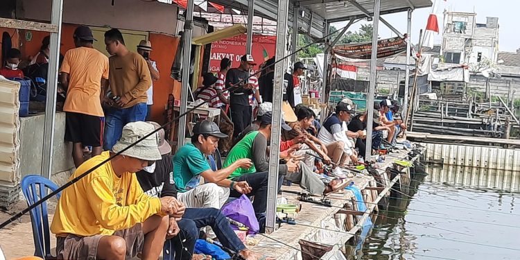 Ada Lomba Kostum Di Pemancingan RW 07 Kelurahan Rangkapan Jaya