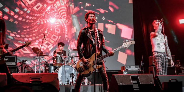 GLENN AND THE VICIOUS BOYS GUNCANG BEKASI DALAM EVENT GLADIATOR MUSIC SHOW