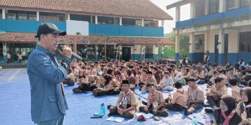 Pelajar SMPN 13 Depok Diajak Jadi Pengguna Medsos yang Cerdas
