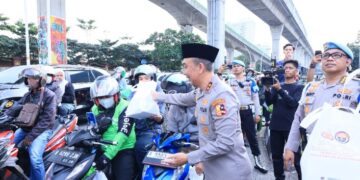 Polri dan Media Bersinergi Berbagi Takjil Serentak di Seluruh Indonesia