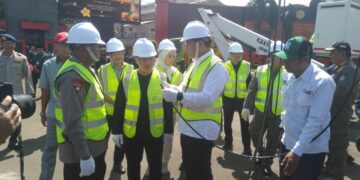 Wali Kota Depok Tertibkan Kabel Fiber Optik Yang Berantakan