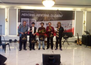 Seorang Dosen Sekaligus Penulis Puisi Dodo Lantang Luncurkan Buku “Mentang-Mentang Oligarki”