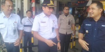 ‎30 Ribu Penumpang Setiap Hari, Akses Stasiun Depok Baru Masih Gelap dan Berlubang