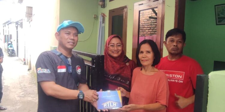 Merajut Asa Warga Depok: Yuni Indriany Wujudkan Bantuan RTLH di Dapilnya