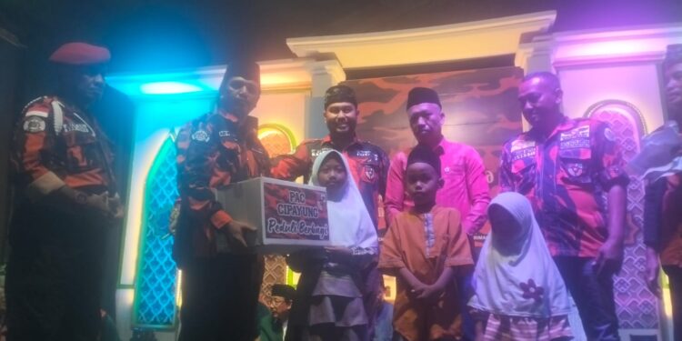 Berbagi Keberkahan di Tengah Maulid: PAC Pemuda Pancasila Cipayung Santuni Anak Yatim