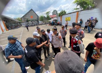 Soroti Bangunan Tanpa Izin dan Dugaan Suap, Gedor Demo Kantor Wali Kota Depok